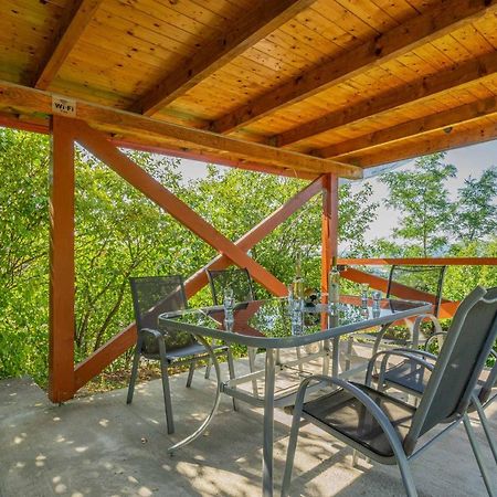 Panorama Apartmanhaz Strigoniu Exterior foto