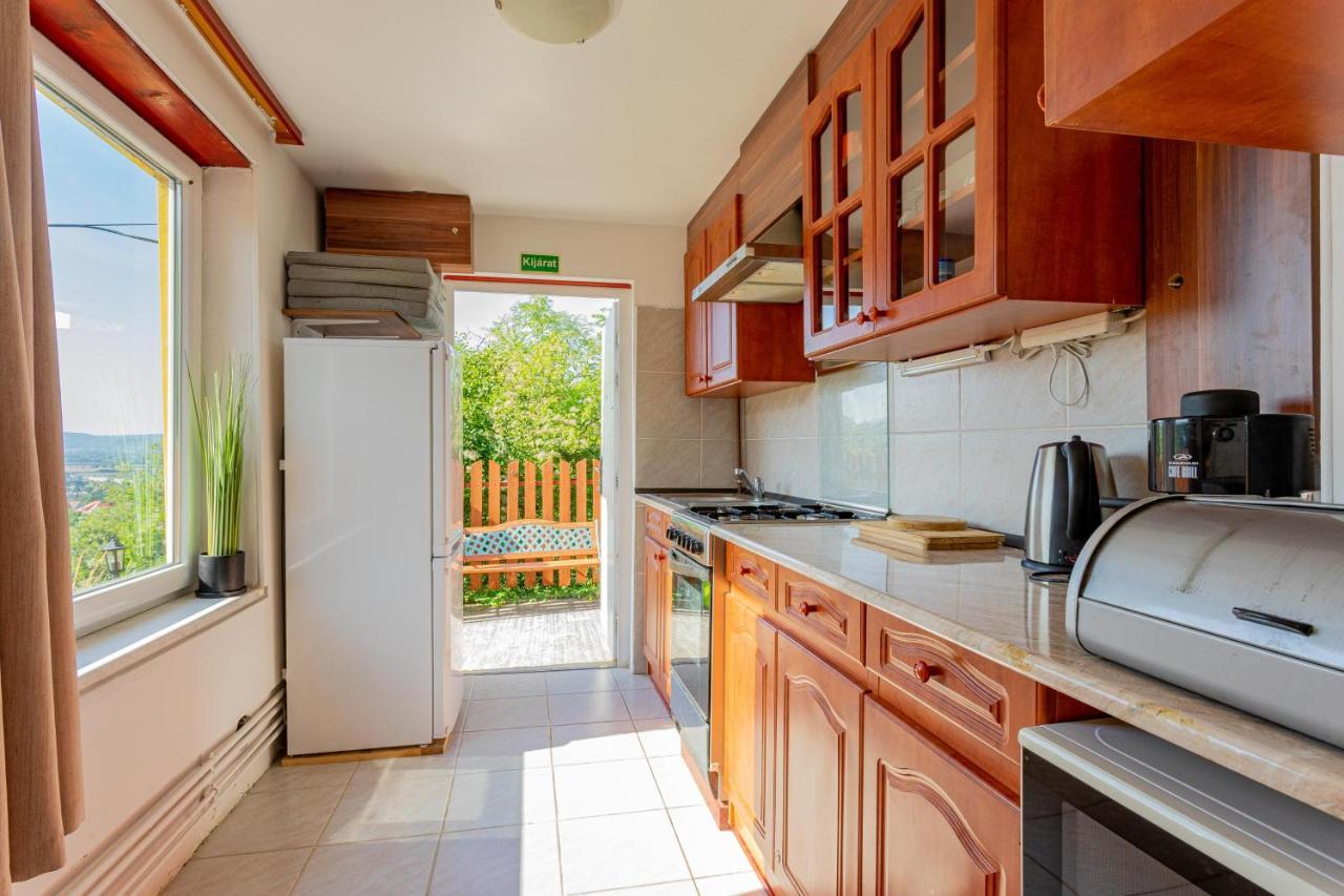 Panorama Apartmanhaz Strigoniu Exterior foto