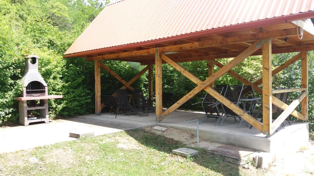 Panorama Apartmanhaz Strigoniu Exterior foto