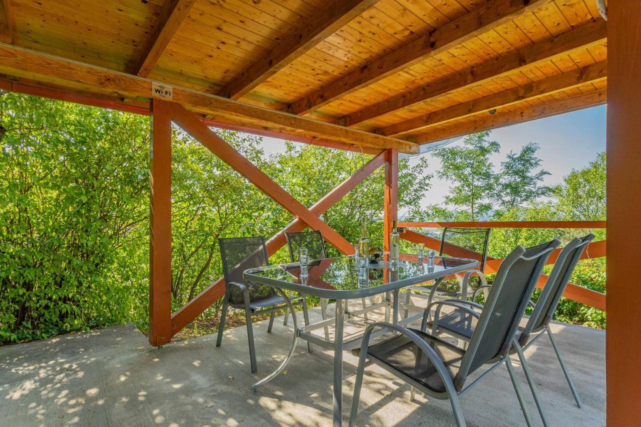 Panorama Apartmanhaz Strigoniu Exterior foto