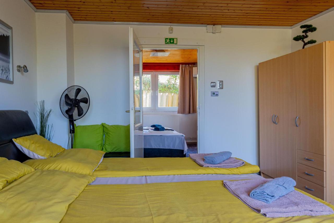 Panorama Apartmanhaz Strigoniu Exterior foto