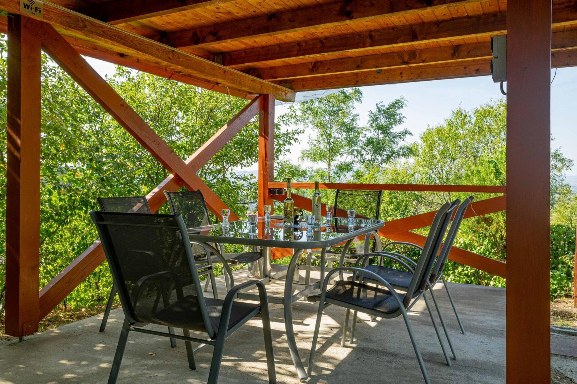 Panorama Apartmanhaz Strigoniu Exterior foto