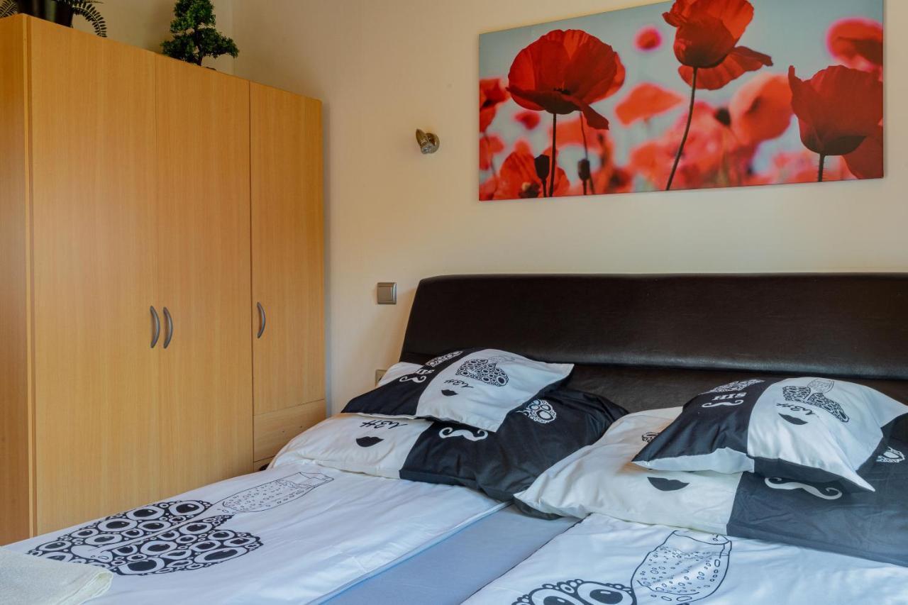 Panorama Apartmanhaz Strigoniu Exterior foto