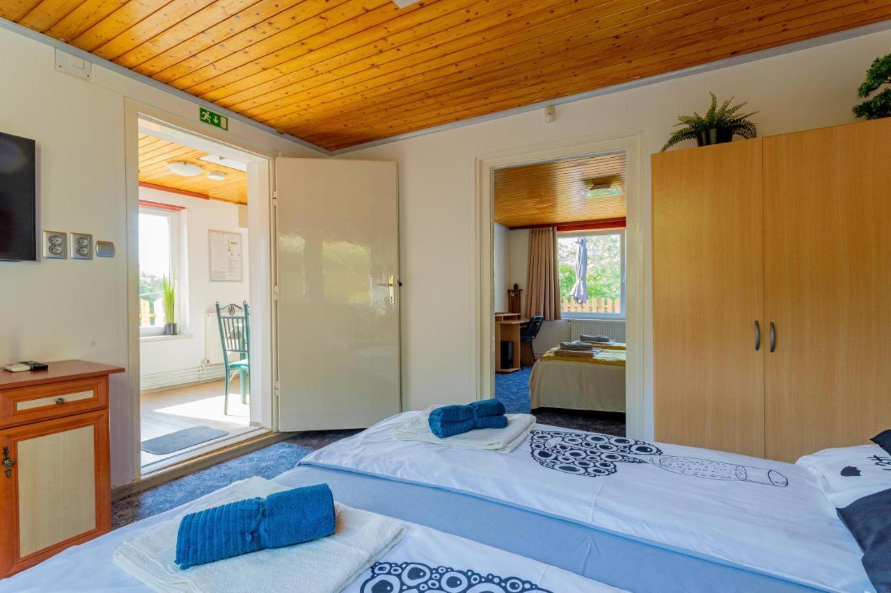 Panorama Apartmanhaz Strigoniu Exterior foto