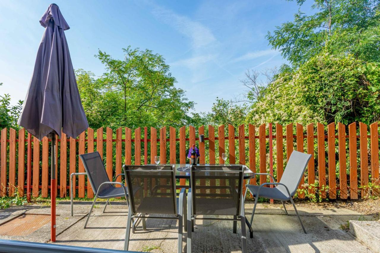 Panorama Apartmanhaz Strigoniu Exterior foto