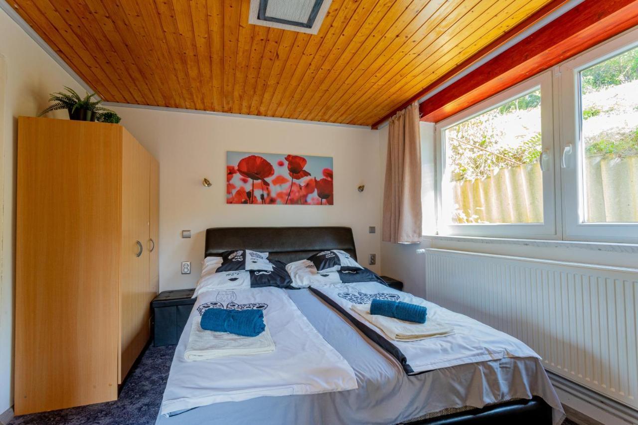 Panorama Apartmanhaz Strigoniu Exterior foto