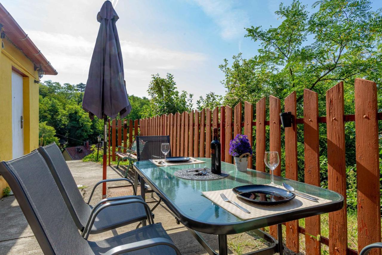 Panorama Apartmanhaz Strigoniu Exterior foto