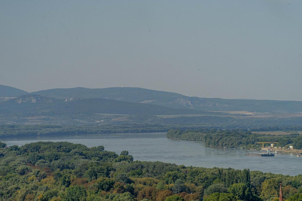 Panorama Apartmanhaz Strigoniu Exterior foto