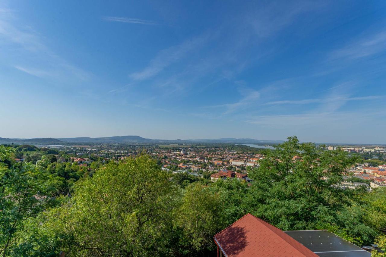 Panorama Apartmanhaz Strigoniu Exterior foto