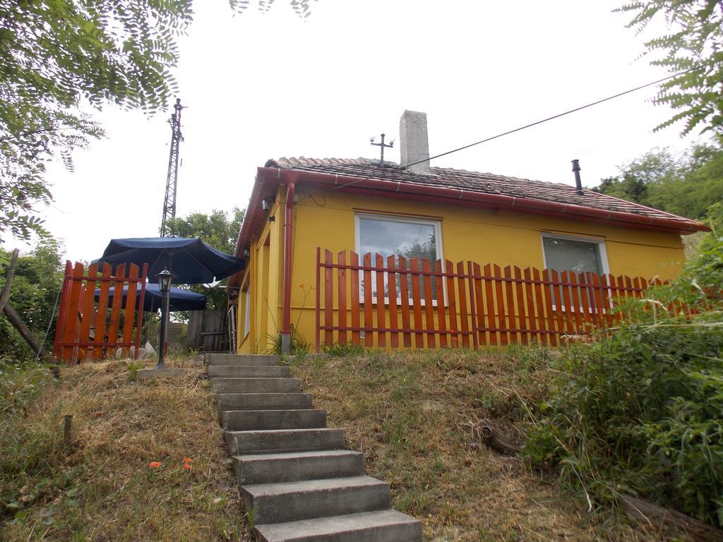 Panorama Apartmanhaz Strigoniu Cameră foto